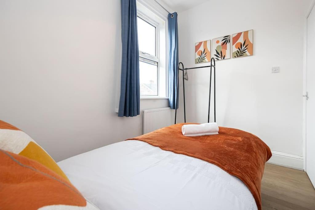 Bright & Modern 3 Bedroom Old Trafford Home Μάντσεστερ Εξωτερικό φωτογραφία