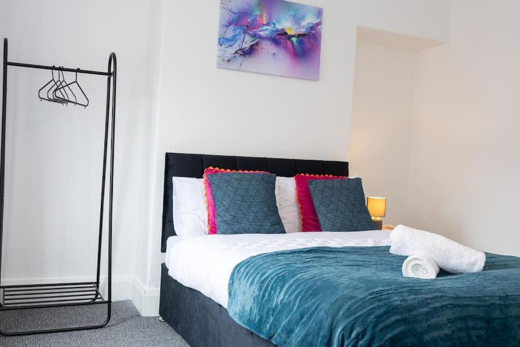 Bright & Modern 3 Bedroom Old Trafford Home Μάντσεστερ Εξωτερικό φωτογραφία