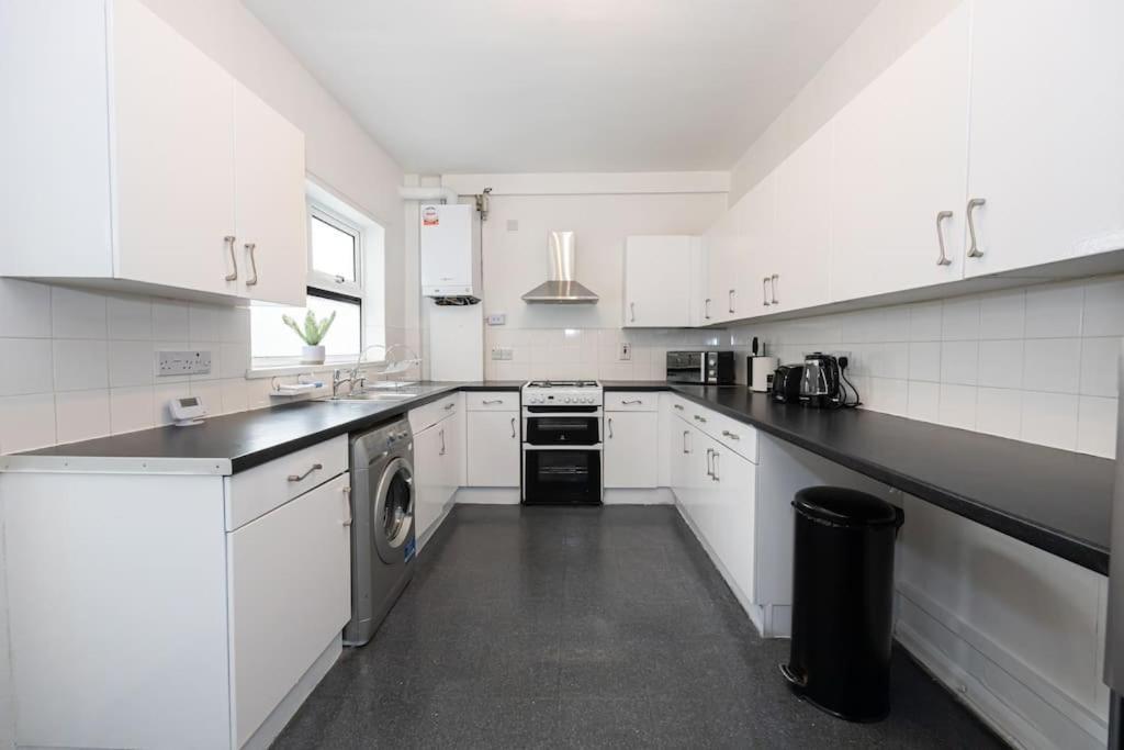 Bright & Modern 3 Bedroom Old Trafford Home Μάντσεστερ Εξωτερικό φωτογραφία