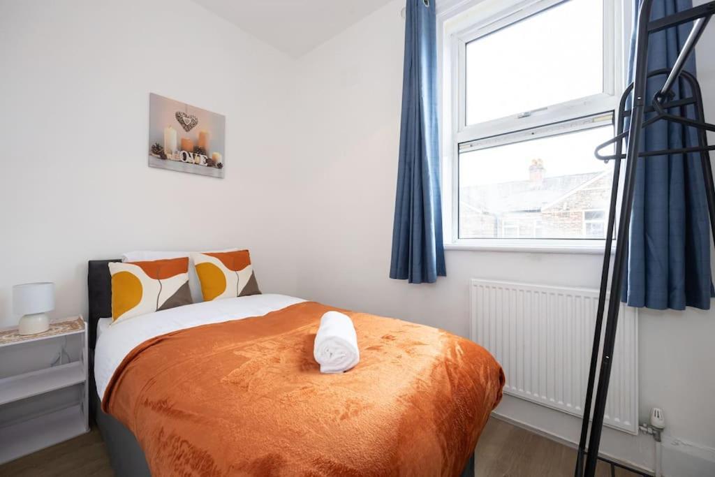 Bright & Modern 3 Bedroom Old Trafford Home Μάντσεστερ Εξωτερικό φωτογραφία
