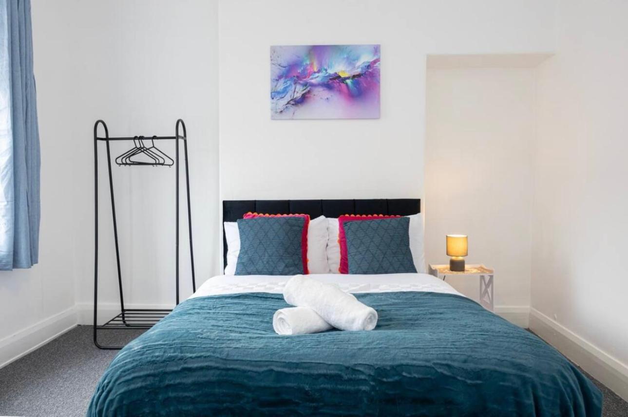 Bright & Modern 3 Bedroom Old Trafford Home Μάντσεστερ Εξωτερικό φωτογραφία