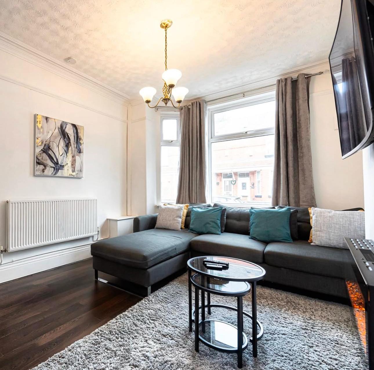 Bright & Modern 3 Bedroom Old Trafford Home Μάντσεστερ Εξωτερικό φωτογραφία